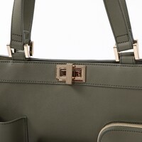 イギリスモデルのバッグ。