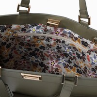 イギリスモデルのバッグ。