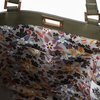 イギリスモデルのバッグ。