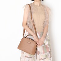 イタリアモデルのバッグ使用イメージ。