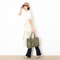 イギリスモデルのバッグの使用イメージ。