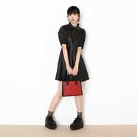 アメリカモデルのバッグ使用イメージ。