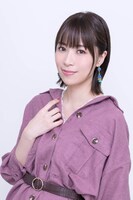 尾根峰ねね役の青木瑠璃子。