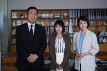 左から内藤剛志、沢城みゆき、沢口靖子。