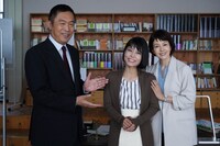 左から内藤剛志、沢城みゆき、沢口靖子。