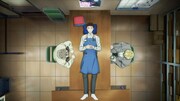 TVアニメ「さんかく窓の外側は夜」第1話の先行カット。