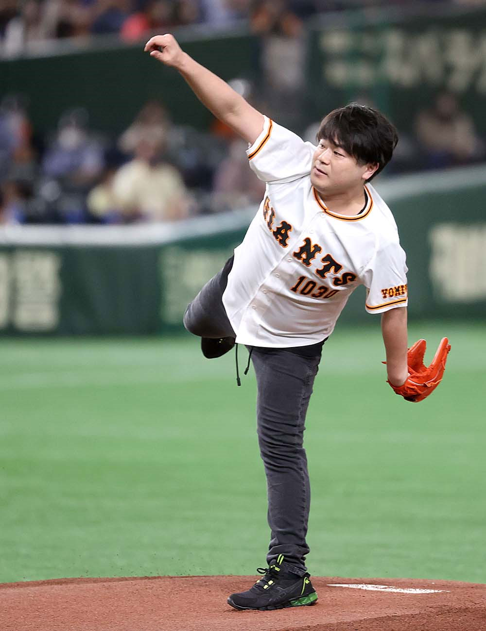 投球する松岡禎丞。（提供：読売巨人軍）