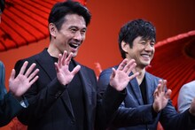 左から内野聖陽、西島秀俊。