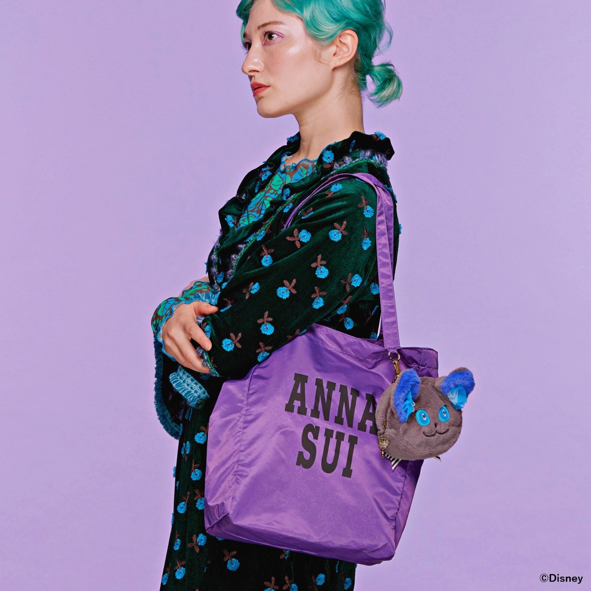 「『ディズニー ツイステッドワンダーランド』 ANNA SUI エコバッグ」使用イメージ