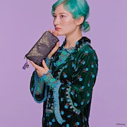 「『ディズニー ツイステッドワンダーランド』 ANNA SUI 長財布」使用イメージ