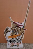 「ファイブスター物語」16巻の発売を記念して一部書店には、GTM「マグナパレス」の特大スタンディが飾られる。(c)EDIT