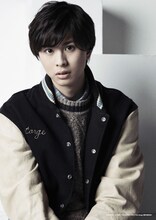 岡宮来夢演じる奥村英二。