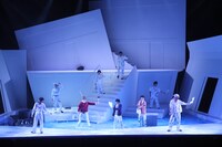 舞台「『バクマン。』THE STAGE」ゲネプロの公演写真。(c)大場つぐみ・小畑健／集英社・「バクマン。」THE STAGE製作委員会