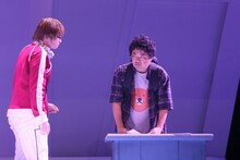 舞台「『バクマン。』THE STAGE」ゲネプロの公演写真。(c)大場つぐみ・小畑健／集英社・「バクマン。」THE STAGE製作委員会