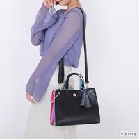 「オクタヴィネル寮 デザイン ショルダーバッグ」着用イメージ