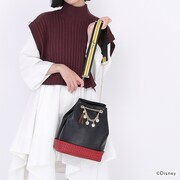 「スカラビア寮 デザイン ショルダーバッグ」着用イメージ