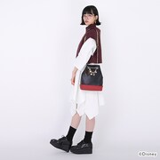 「スカラビア寮 デザイン ショルダーバッグ」着用イメージ