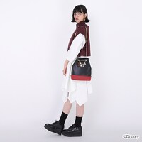 「スカラビア寮 デザイン ショルダーバッグ」着用イメージ