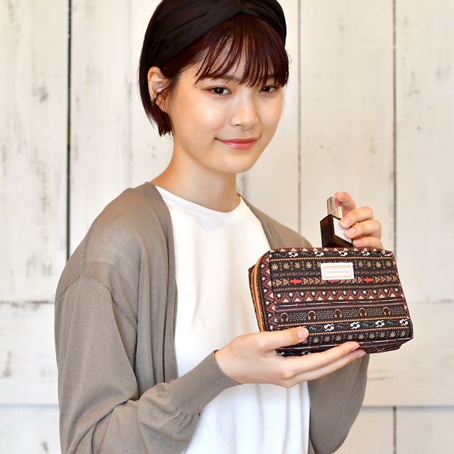 「スクエアポーチ（麻倉葉）」