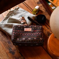 「スクエアポーチ（麻倉葉）」