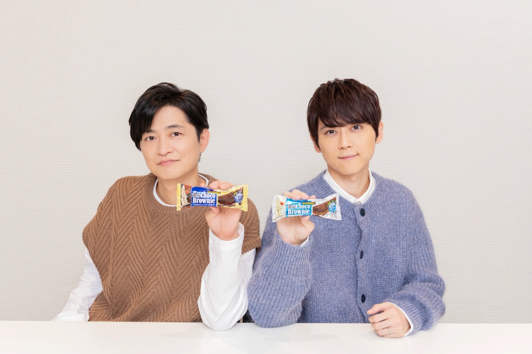 左から下野紘、梶裕貴。