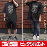 「原作版 ゲッターロボ ミサイルマシンガンVer. ビッグシルエットTシャツ（BLACK）」の着用例。(c)永井豪・石川賢／ダイナミック企画
