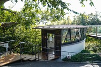 ハウス オブ フレーバーズの外観。葉っぱをモチーフにした店構えとなっている。