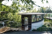 ハウス オブ フレーバーズの外観。葉っぱをモチーフにした店構えとなっている。