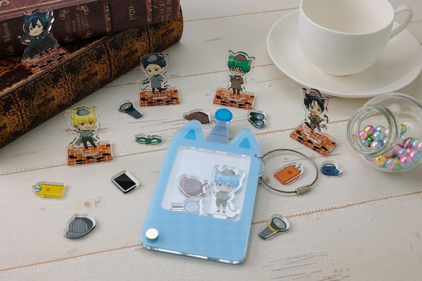 アクリルスタンドとアクリルアートフレーム。