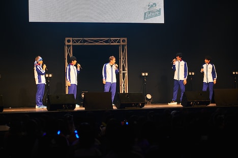 キャップと瓶のコントパートより。