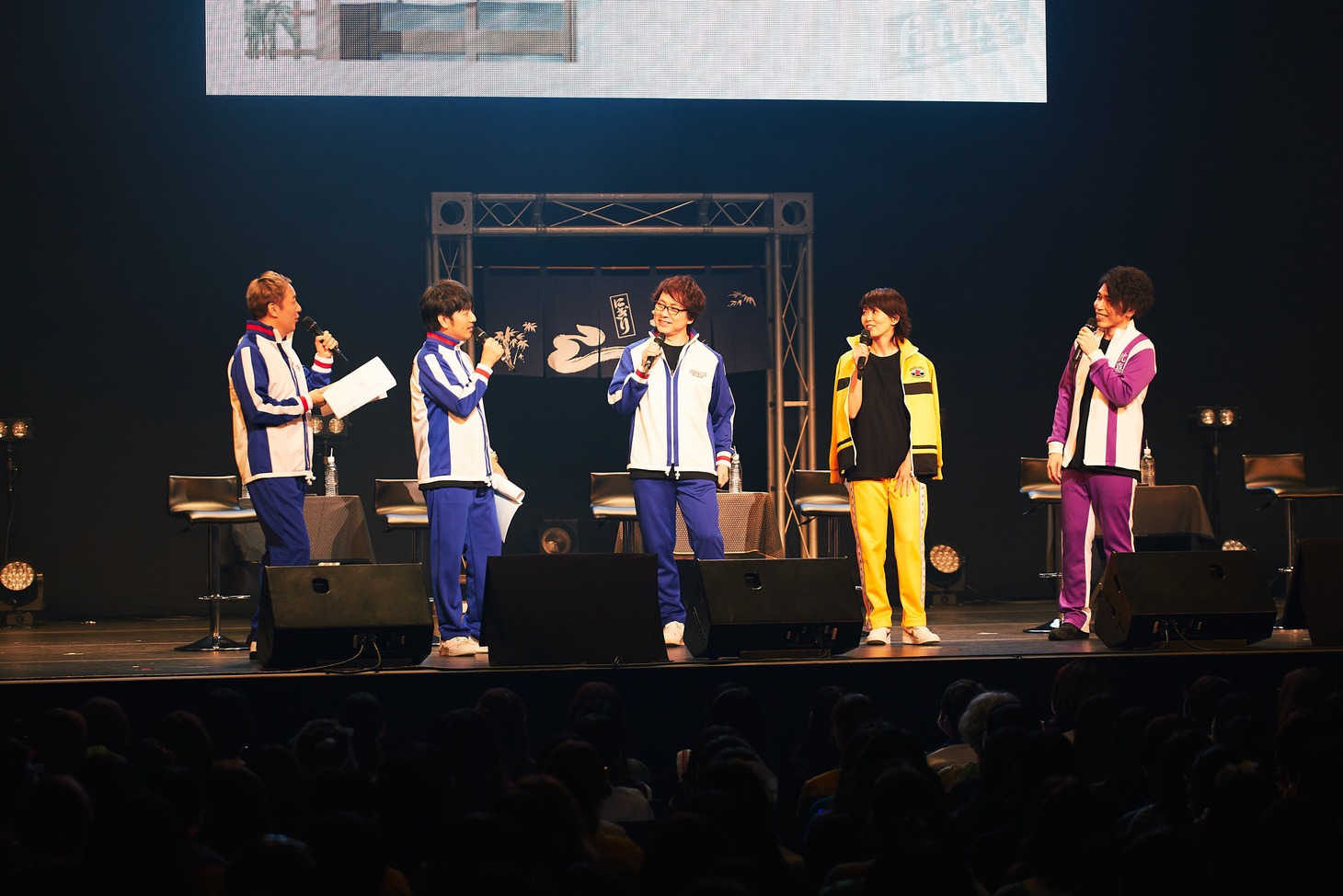 左から小野坂昌也、川本成、置鮎龍太郎、永井幸子、新垣樽助。