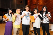 左からしばたありぼぼ（ヤバイTシャツ屋さん）、原作者の原ゆたか、ゾロリ役の山寺宏一、こやまたくや（ヤバイTシャツ屋さん）、もりもりもと（ヤバイTシャツ屋さん）。