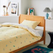 寝具、玄関マット、ポスター。