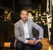 「Etat Libre d’Orange」の創設者にして調香師のエチエンヌ・ドゥ・スワール氏。