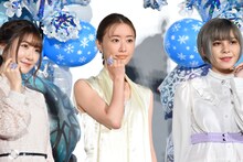 左から日高里菜、松本まりか、ファイルーズあい。