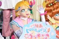 「映画トロピカル～ジュ！プリキュア 雪のプリンセスと奇跡の指輪！」の完成披露舞台挨拶の様子。