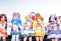 「映画トロピカル～ジュ！プリキュア 雪のプリンセスと奇跡の指輪！」の完成披露舞台挨拶の様子。