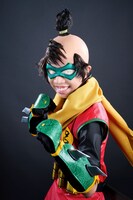 一斗扮するロビン。