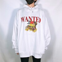 グラフィックプルパーカー（ロジャー、白ひげ）のフロントイメージ。