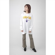 「ガルマ・ザビ企画」のアイテム着用写真。