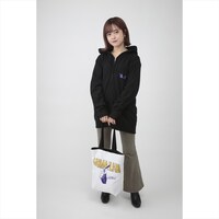 「ガルマ・ザビ企画」のアイテム着用写真。