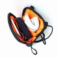 「スリムスマホポーチ」使用イメージ