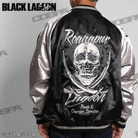 「ラグーン商会 スカジャン」の着用イメージ。