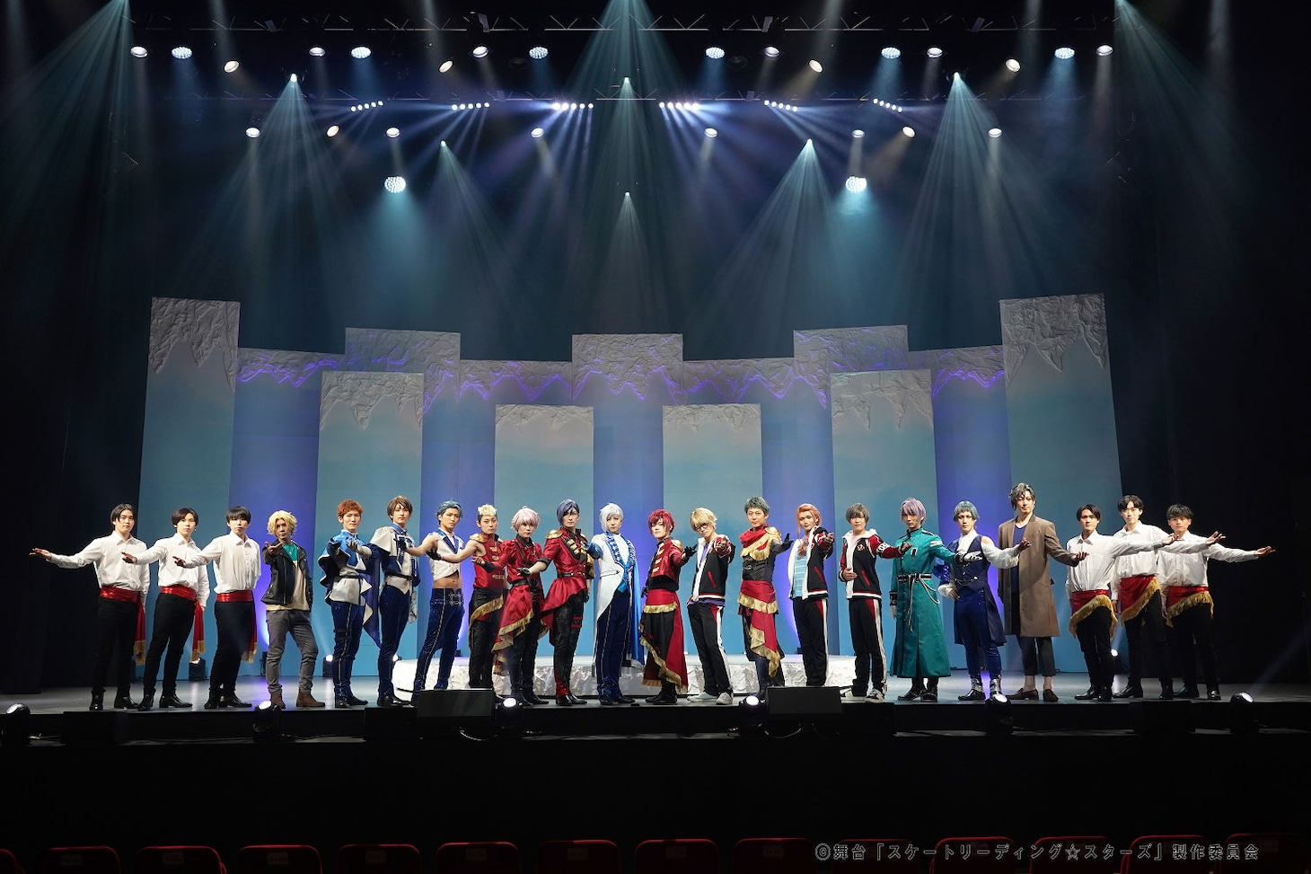 舞台「LIVE STAGE『スケートリーディング☆スターズ』」ゲネプロの公演写真。(c)舞台「スケートリーディング☆スターズ」製作委員会
