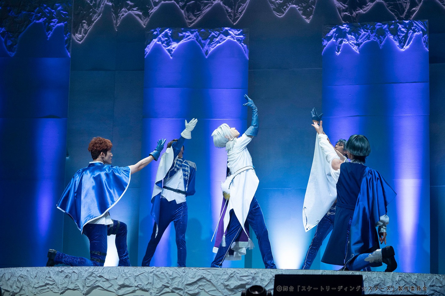舞台「LIVE STAGE『スケートリーディング☆スターズ』」ゲネプロの公演写真。(c)舞台「スケートリーディング☆スターズ」製作委員会