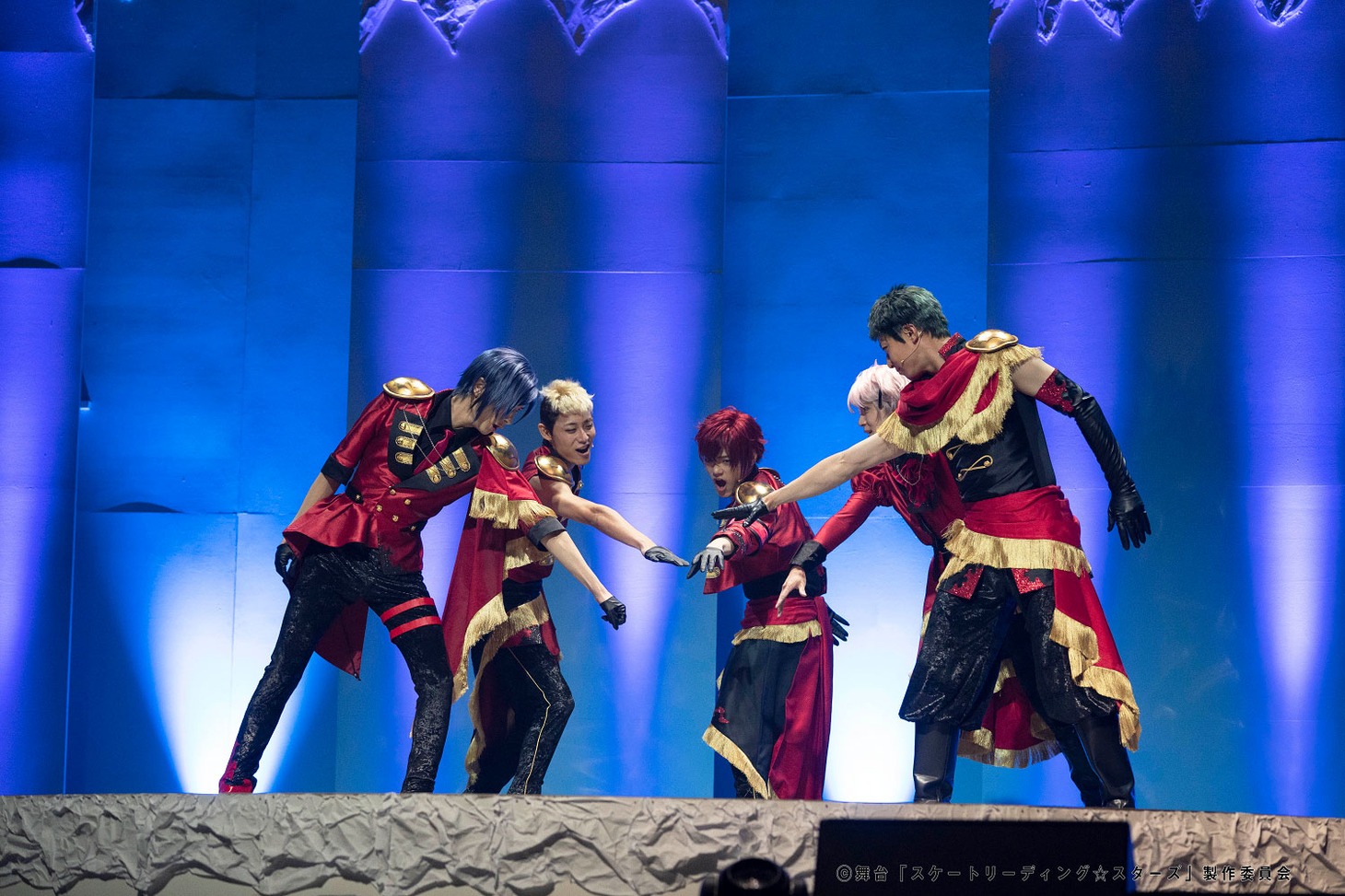 舞台「LIVE STAGE『スケートリーディング☆スターズ』」ゲネプロの公演写真。(c)舞台「スケートリーディング☆スターズ」製作委員会