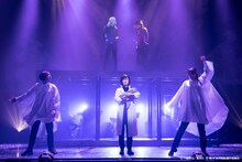 「舞台『血界戦線』Blitz Along Alone」ゲネプロ公演の写真。 (c)内藤泰弘／集英社 (c)舞台『血界戦線』製作委員会