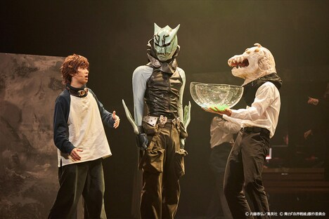 「舞台『血界戦線』Blitz Along Alone」ゲネプロ公演の写真。 (c)内藤泰弘／集英社 (c)舞台『血界戦線』製作委員会