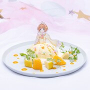 12月21日~2022年1月10日まで提供される「さくらのドールケーキ <イエローver.>」。