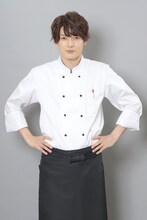 崎山つばさ扮する奥野丈士。 (c)銀泥/一迅社 (c)2022「パティシエさんとお嬢さん」製作委員会